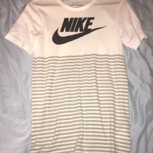 Men’s xs Nike tee